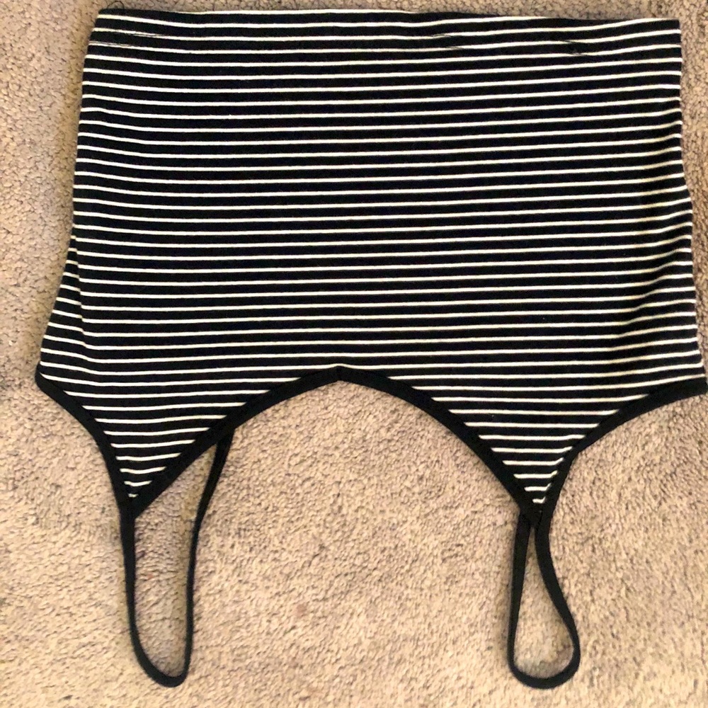 Black and white stripped cropped tee